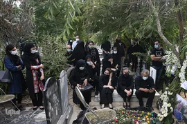 مراسم چهلمین روز درگذشت «مهشاد کریمی» خبرنگار فقید ایسنا در قطعه نام آوران بهشت زهرای تهران