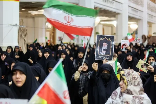 اجتماع بانوان قمی در اربعین رهبر شهید برگزار شد