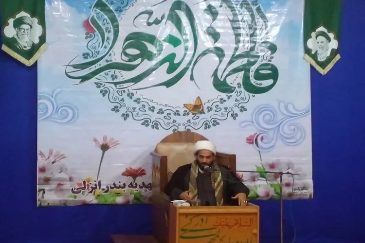 باید فرزندان علوی و فاطمی تربیت کنیم