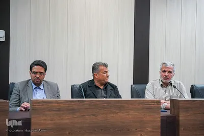نشست مسئولان مردمی فعالیت‌های قرآنی شیراز با فرماندار