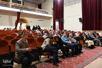 آیین گشایش نمایشگاه سرخ‌نگار در اصفهان‎‎