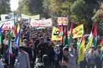 خروش دانش‌آموزان و مردم ملایر علیه سیاست‌های آمریکا و رژیم صهیونیستی در 13 آبان