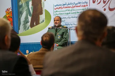 رونمایی از کتاب حاجی سرباز امام زمان (عج)