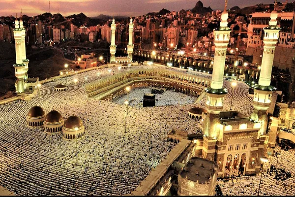 Um Mar de Fé: Peregrinos Lotam a Grande Mesquita de Meca Com a Aproximação do Ramadã
