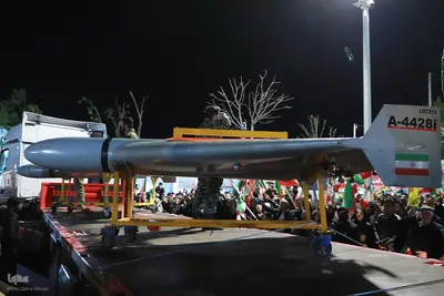 نمایش پهپاد شاهد ۱۳۶ در اجتماع شبانه تبریزی‌ها