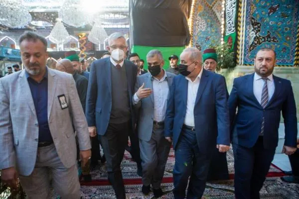 Almanya'nın Irak Büyükelçisi İmam Hüseyin (as) türbesini ziyaret etti
