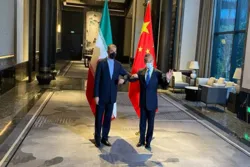 چین کا ایران سے تعاون کے معاہدوں کے ذریعے امریکی پابندیوں کا جواب