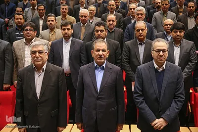 از راست سید سعید هاشمی، رییس دانشگاه علم و فرهنگ، اسحاق جهانگیری، معاون اول رییس جمهور و حمیدرضا طیبی، رییس جهاد دانشگاهی در آئین رونمایی از ۱۰ طرح و محصول فناورانه جهاددانشگاهی
