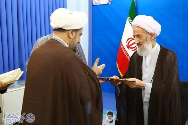 آیین تجلیل از دست‌اندرکاران کنگره بزرگداشت علامه مصباح یزدی (ره)