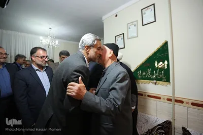 دیدار وزیر فرهنگ و ارشاد اسلامی با خانواده شهدا