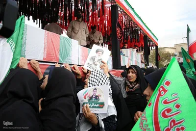 تشییع پیکر مطهر ۱۲ شهید جنگ رمضان در شیراز
