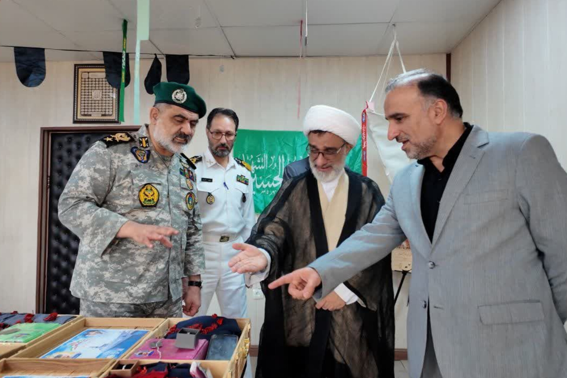 بازدید دبیر شورای عالی انقلاب فرهنگی از یادمان شهدای ناوشکن دنا