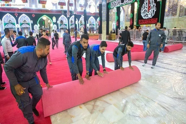 Preparando o santuário do Imam Hussain(a.s) colocando a Tapete para fazer homenagem dos mártires do Karbala + foto