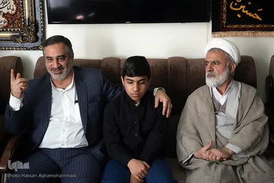 حضور کاروان قرآنی انقلاب در منزل زینب ابن علی حافظ کل قرآن و رتبه 4 کنکور سراسری رشته روانشناسی