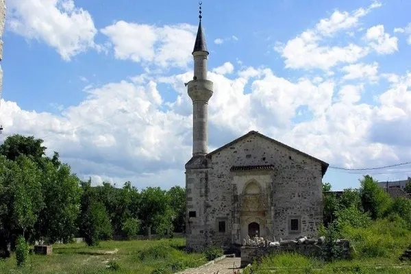 Старейшая мечеть Европы передана в собственность Муфтията Крыма