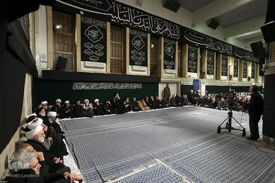 آخرین شب مراسم عزاداری حضرت اباعبدالله الحسین (ع) در حسینیه‌ی امام خمینی(ره)