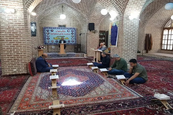 کرسی تلاوت در مسجد استاد و شاگرد تبریز
