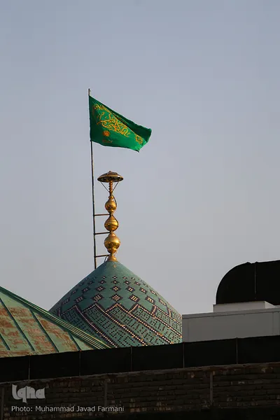به اهتزاز درآمدن پرچم امامزادگان طاهر و حمزه علیهما السلام 