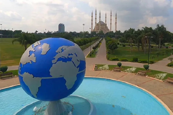 Mimari yapısıyla göz kamaştıran Adana Sabancı Merkez Camii