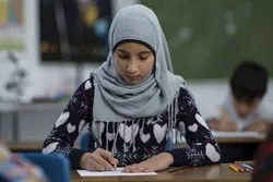 Fransa senatı hicabın qadağasının lehinə səs verdi