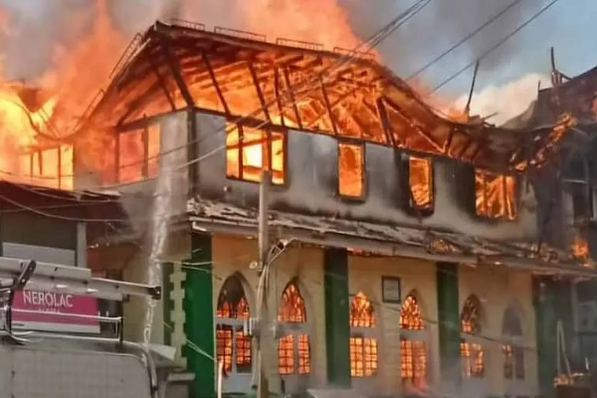 Mosque Destroyed in Massive Fire in Srinagar