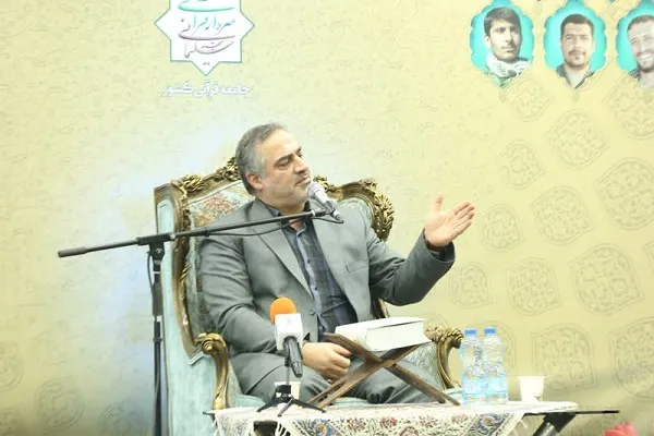 چرایی نبود فرهنگ تلاوت روزانه قرآن در ایران + صوت و عکس