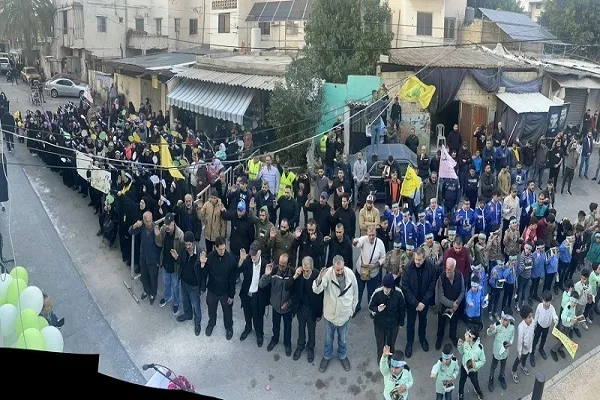طنین سلام فرمانده در جشن‌های نیمه شعبان لبنان + عکس و فیلم