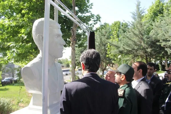رونمایی از سردیس شهید «اکبر عرب‌زاده» در کردستان