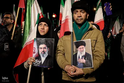 مراسم آیینی «پرچمداران ایران» به مناسبت روز جمهوری اسلامی ایران