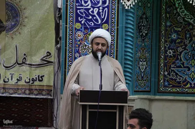 محفل انس با قرآن کریم به مناسبت فرارسیدن دهه فجر در ملایر