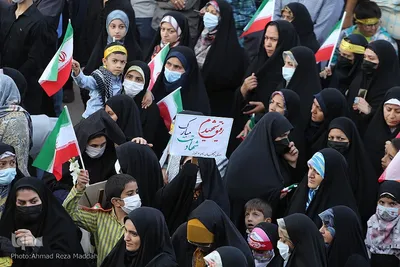تجمع دانش‌آموزان شیرازی در یادبود شهدای دانش‌آموز حادثه تروریستی