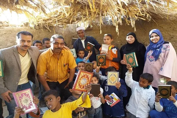 مصر: التبرع بمصاحف لأطفال أقدم كتّاب لتحفيظ القرآن بالأقصر + صور