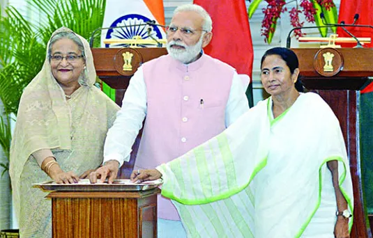 খুলনা-কলকাতা ট্রেনের আনুষ্ঠানিক উদ্বোধন করলেন শেখ হাসিনা ও মোদী