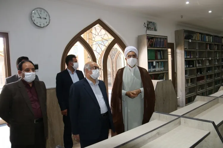 بازدید استاندار کرمان از مدرسه علمیه صالحیه