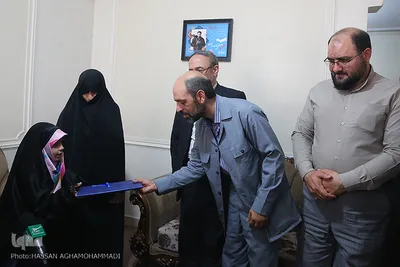 تجلیل از خانواده شهید قرآنی مدافع حرم «مصطفی صدرزاده»