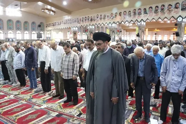 نماز جمعه این هفته ساری  بیستم مهرماه به امامت حجت‌الاسلام والمسلمین سیدحسین جسینی کارنامی امام جمعه موقت ساری برگزار شد.