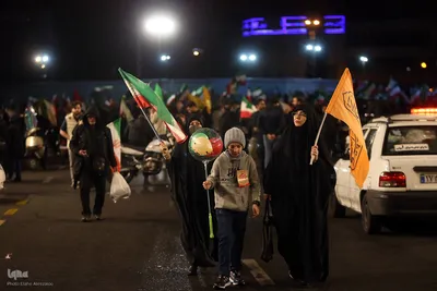 پای کار انقلاب