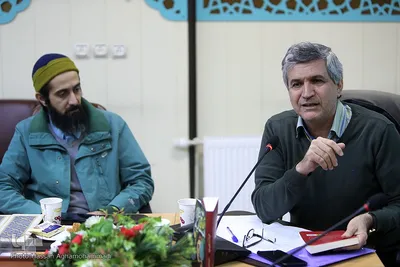 نشست نقد و بررسی کتاب «من و آقای همسایه»