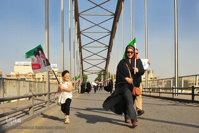 زنجیره انسانی در محکومیت تهدیدات حمله به پل‌ها و نیروگاه‌ها در اهواز