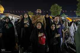 آیین لاله‌گردانی خدام حرم شاهچراغ(ع) در رثای شهادت امام رضا(ع)