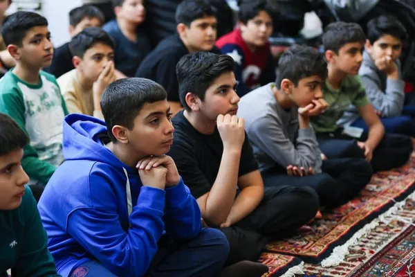 مراسم اعتکاف دانش آموزی در مسجد علی ابن‌‌ابیطالب (ع) گلشهر تبریز
