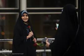 بدرقه‌ای با شاخه گل غدیر