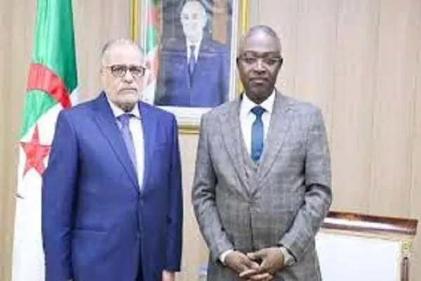 Le DG de la Grande Mosquée de Paris reçu à Alger