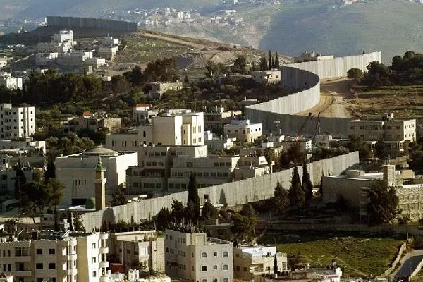 إسرائيل تزيل قرية الوادي الأحمر الجديدة شرقي القدس