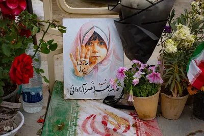 تجدید بیعت دختران و مادران اصفهانی با رهبر انقلاب در گلستان شهدا