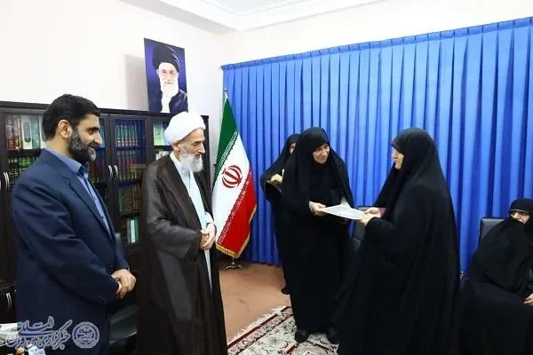 نشست فعالان فرهنگی بنیاد عفاف و حجاب دفتر نماینده ولی فقیه در مازندران با آیت الله محمد باقر  محمدی لائینی  در ساری