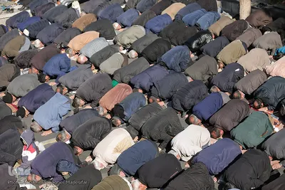 اقامه نماز باران در گلستان شهدای اصفهان