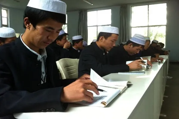 Larangan Berbicara dengan Bahasa Muslim di Sejumlah Sekolah Xinjiang