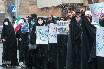 تجمع مردمی دانشجویی مقابل سفارت فرانسه