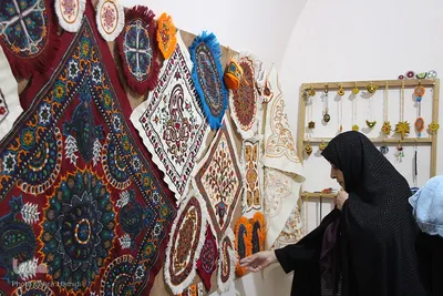 نمایشگاه صنایع‌دستی در باغ اکبریه بیرجند